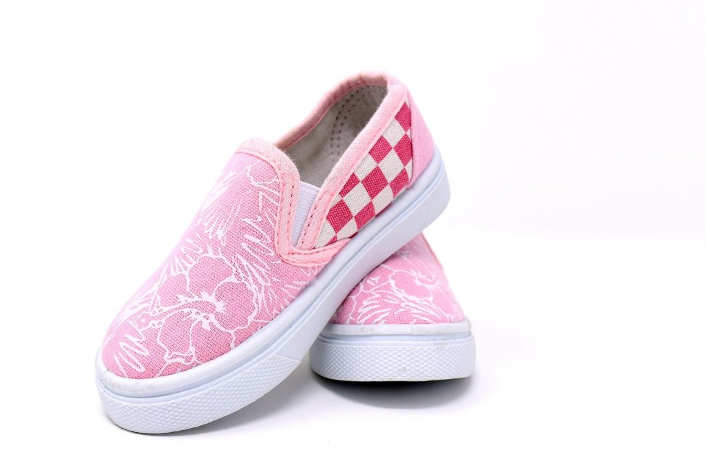 nursing shoes for wide feet